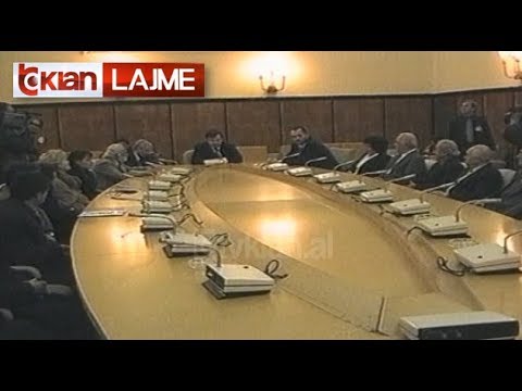 Kryeministri Ilir Meta me artistët - (1 Shkurt 2000)