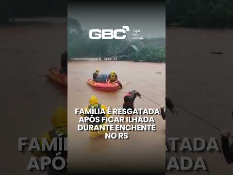 FAMÍLIA É RESGATADA APÓS FICAR ILHADA DURANTE ENCHENTE NO RS