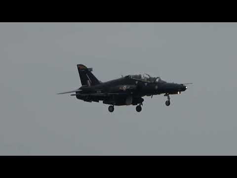 🔥 WATCH THIS INCREDIBLE TOUCH & GO — RAF Hawk T.2 showing razor-sharp precision at RAF Valley!