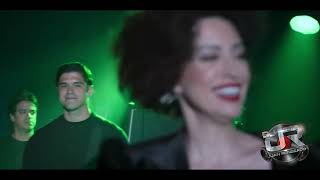 Selena Y Los-Dinos Besitos  (Ver. Netflix Series)