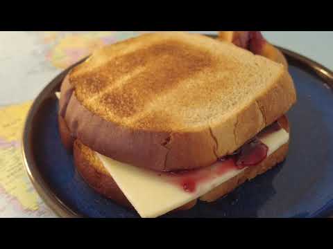 MongoTV_8280 - Min Morgenmad - RISTET SVENSK Luksus TOASTBRØD Med OST og JORDBÆR SYLTETØJ