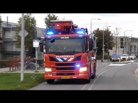 Brandweer Velsen Zuid TS 12-2430 + HW 12-2450 met spoed naar een Afhijsing in Velserbroek