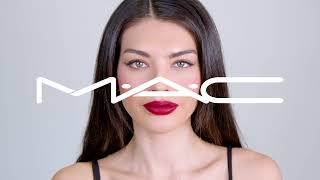 MAC Cosmetics HOW-TO: Eyeliner Difuminado con Labios Rojos paso a paso anuncio