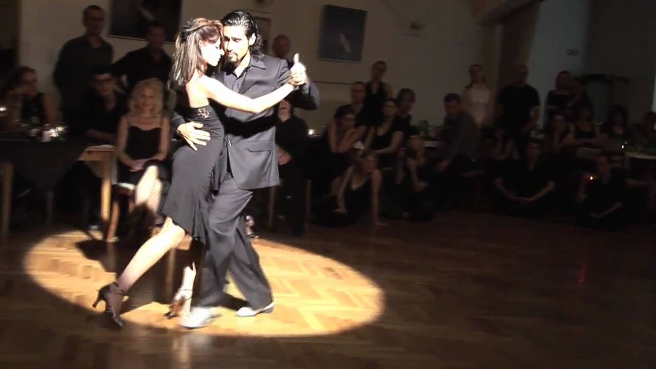 Maria Mondino & Ismael Ludman - Tango Alchemie Black Milonga 2009.mov