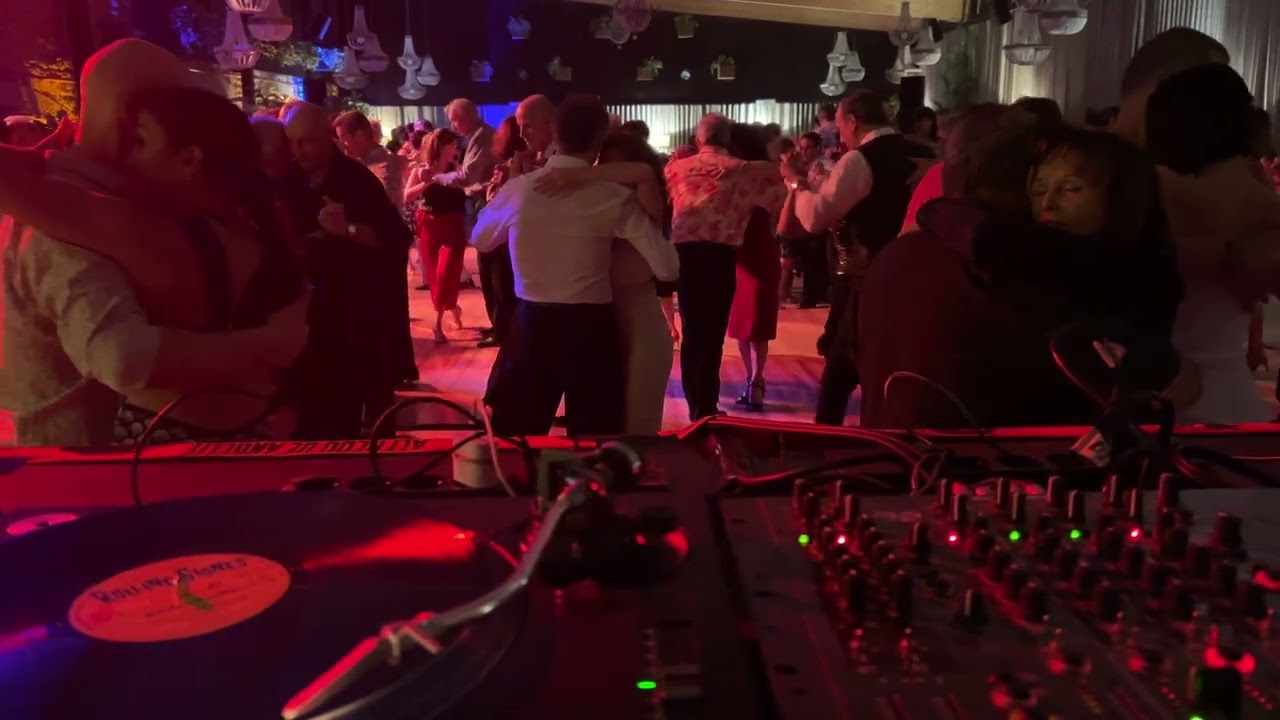 Dj Gus. Gustavo Rosas. Tangos en Vinilos en PAMPLONA.LIVE in BAZTANGO. Noviembre 2022.España.