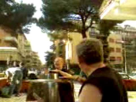 Rick Walker & Bernhard Wagner doing street drumming in Rome