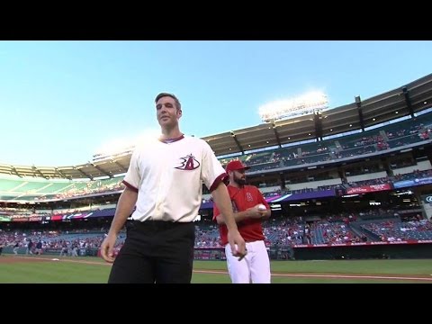SEA@LAA: Anaheim Ducks throw out the first pitch