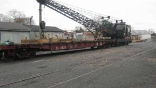 preview picture of video 'Norfolk Southern LC 47301 Locomotive Crane Newport, PA 11-26-10'