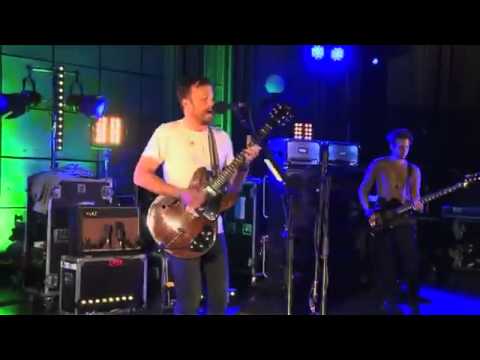 Kings Of Leon Supersoaker (BBC Radio 1 Live Lounge 10/09/2013)