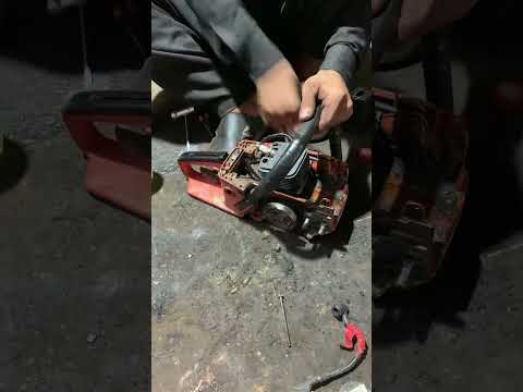 Chainsaw Starting Problem? Adjust This Screw!  #starting #problem #chainsaw