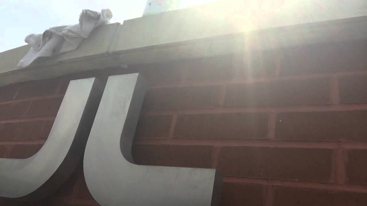 Polishing an aluminum sign with Diamond Magic