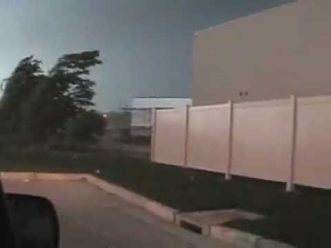 Sioux City Supercell in 2004 produces high winds