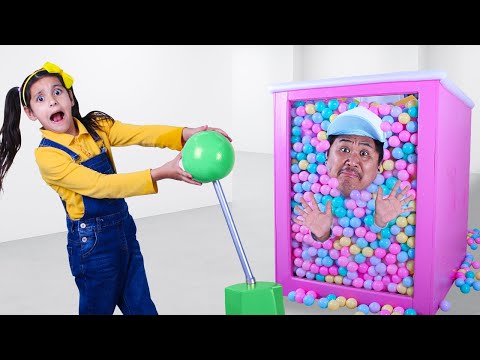 Ellie Charlotte & Emma Color Challenge Dunk Tank Rescue!