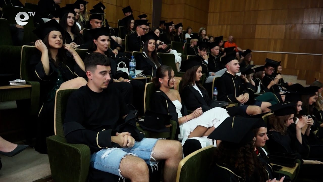 Езиковата гимназия в Смолян има 10 отличници на матурите