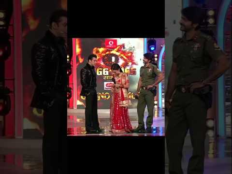 Salman to Sanaya "Yeh mujhe acche lagti hai"😅😘 #salmankhan #sanayairani #rangrasiya #biggboss #short