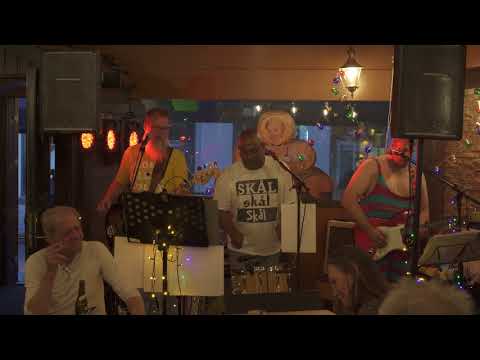 Peter Sort & de to andre idioter (Mød mig i mørket - Live)