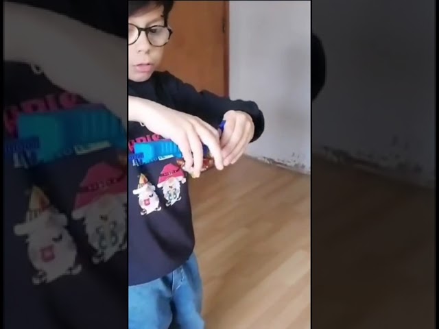 Vídeo relacionado con Trompo Giratorio, eléctrico Maravilloso trompo Giratorio Giros Juguete mágico Regalo por Horas Juguete magnético Fascinante Adorno para el hogar Regalos para Fiestas Premios