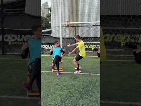 QUALQUER COISA FINALIZA NA CARA DO GOL!? 😂