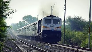 preview picture of video 'Train connecting two important cities of Maharashtra NGP-PUNE Superfast!'