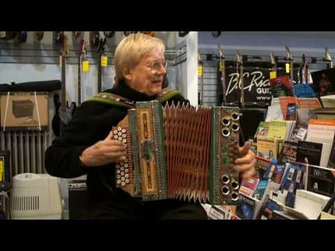 Polka King from Canada Walter Ostanek spielt auf mein Onkel Hansi sein Melodija, plays on my Uncles Melodija Harmonika
