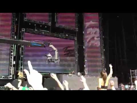 Tommy trash plays somebody that i used to know (id remix) a