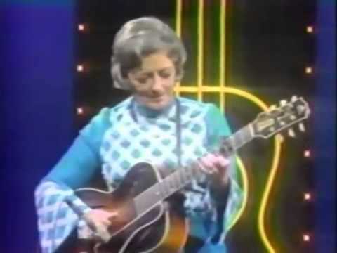 Johnny Cash   Mother Maybelle Carter   Pick The Wildwood Flower Johnny Cash Show   YouTube1