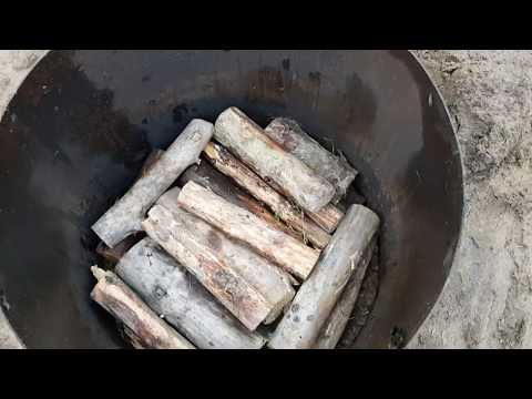 Planterar vårlökar i tunna