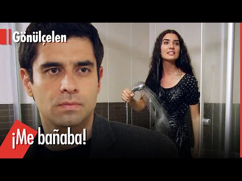 Murat llega al baño cuando Hasret se ducha - Convirtiéndose en Una Dama | Gonulcelen