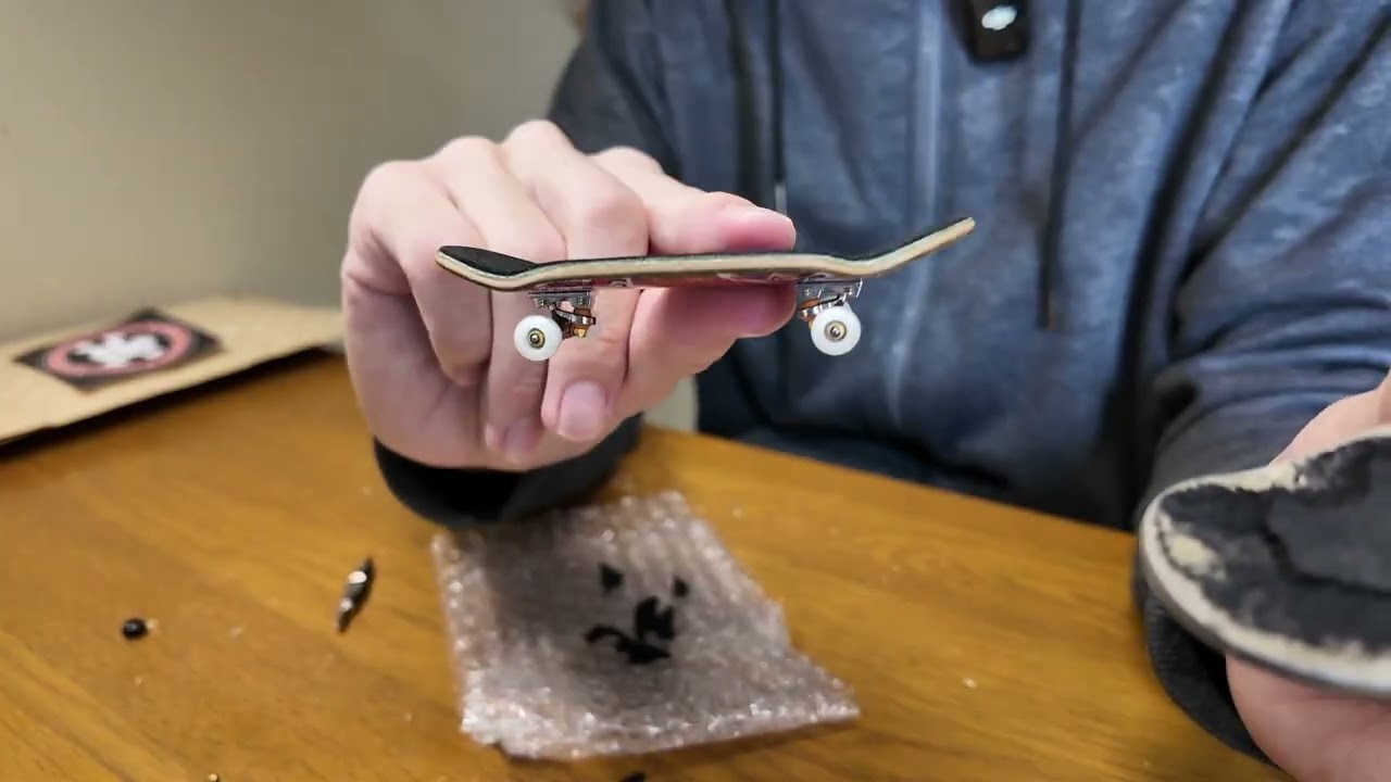 COMPREI UM FINGERBOARD USADO E ESTAVA MONTADO ERRADO - SKATE DE DEDO