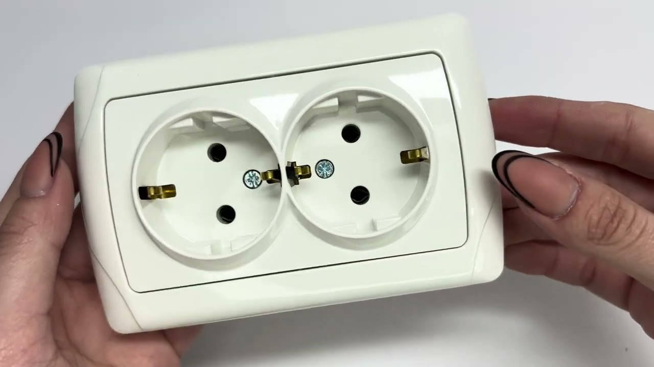 Розетка двомісна з/з VIKO Carmen біла 90561056