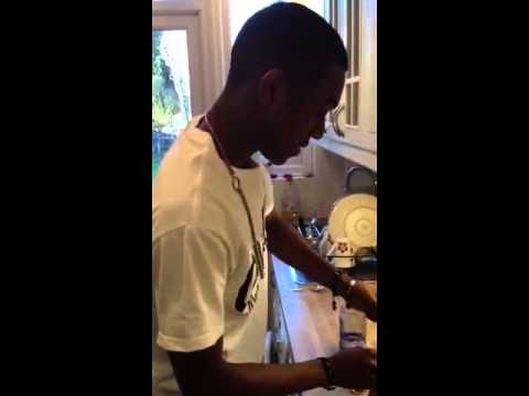 Me and my bro ks doing cinnamon challenge