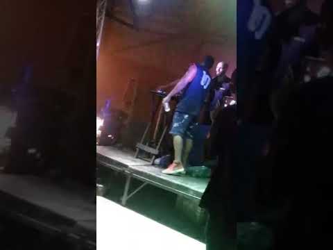 Keniano ao vivo no final de semana