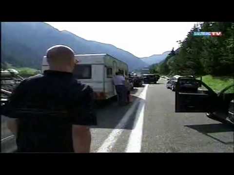 Deutscher Urlauber attackiert österreichischen Reporter...