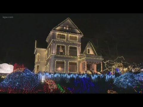 The Victorian Belle Mansion Light Display