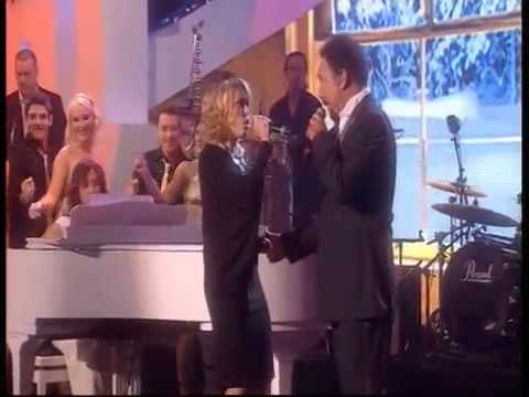 Tom Jones and Cerys Matthews - Baby, Its Cold Outside (Live 2008)