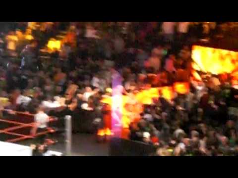 WWE RAW LIVE 11/16/09: Randy Orton Entrance (Camera Died Before Main Event :(.