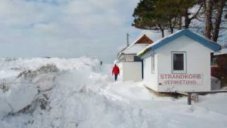 preview picture of video 'Schneesturm schneidet die Insel Hiddensee vom Festland ab'