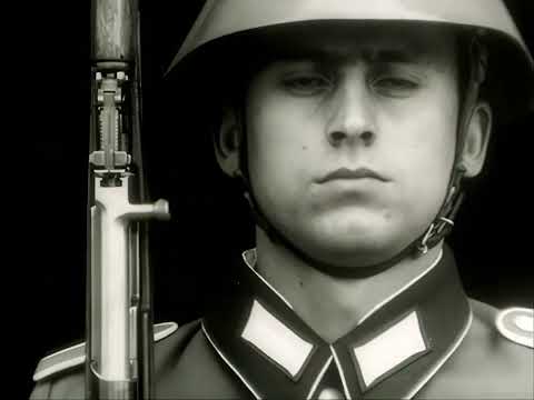 Berlin - Hauptstadt der DDR. NVA "Jung sind die Linden"