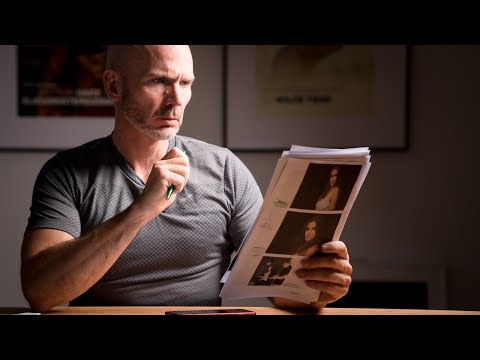 Fotografieren mit Blitz lernen - Mann bei der Arbeit