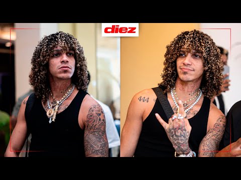 Jon Z raps live during a Honduran TikTok training session with a DIEZ journalist.