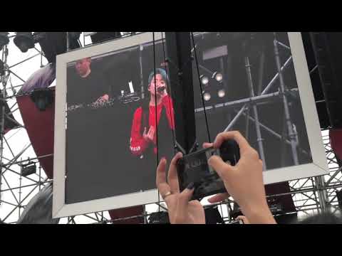 191005 Amber Hands behind my back - Simple Life Concert