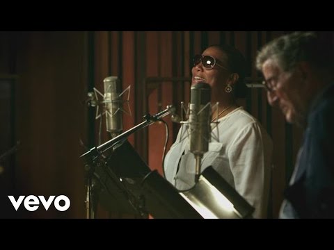 Клип Tony Bennett feat. Queen Latifah - Who Can I Turn To (When Nobody Needs Me)