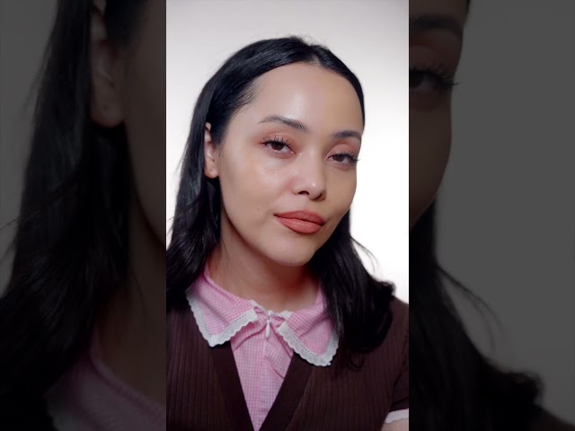 Vídeo relacionado con Mac Cosmetics Prep + Prime piel refinado zona Tratamiento 0.5 fl. oz./ML, en caja