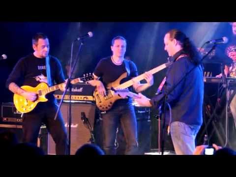 Parisienne Walkways - Vámos Zsolt & Cliff Moore 2015