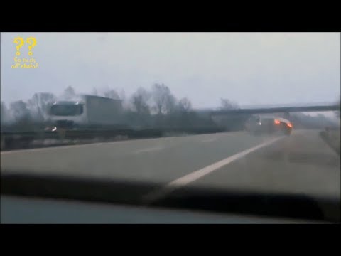 Wypadek po szaleńczej jeździe na niemieckiej autostradzie. - Pościg