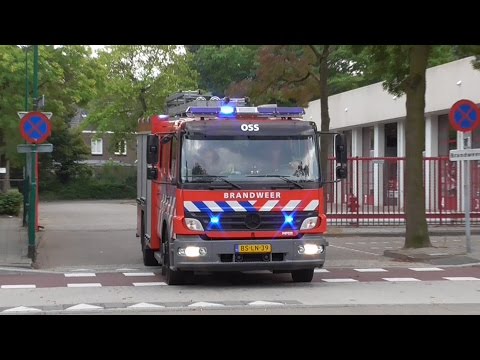Prio 1 TS 21-3131 met spoed naar woningbrand in Oss