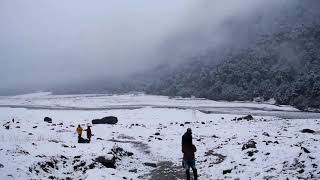 preview picture of video 'Yumthang vally  ....journey with snowfall'