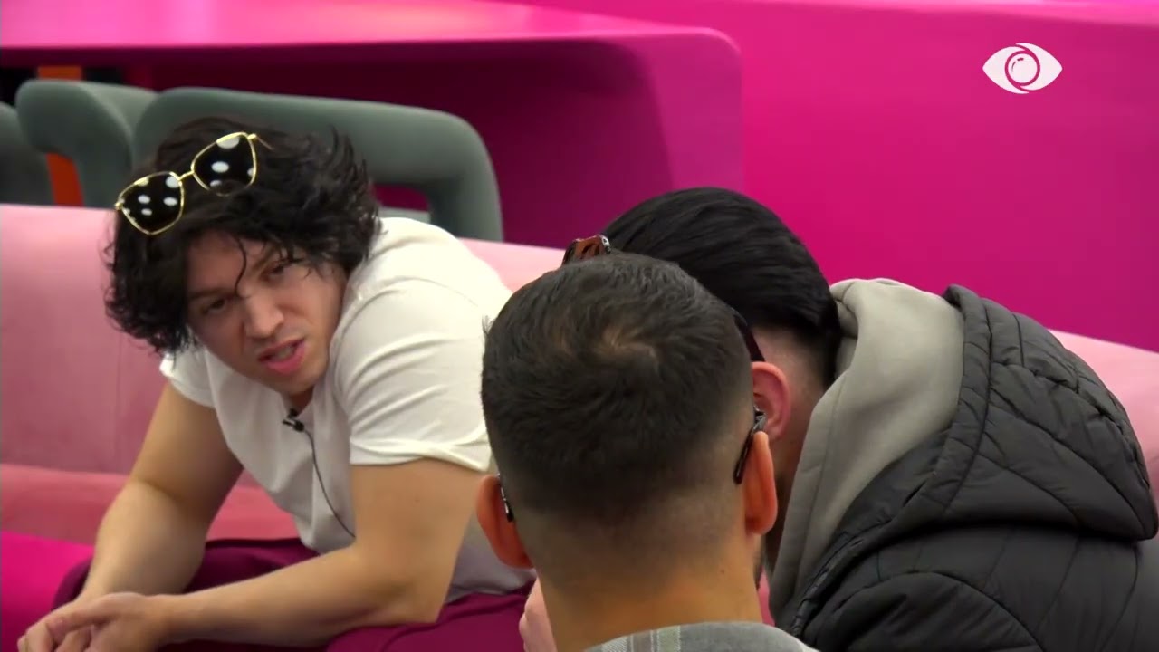 “Të mendosh se veshja e dy xhaketave…”/ Stenaldo diskuton me Kristin për imitimin që i bëri Rogertit