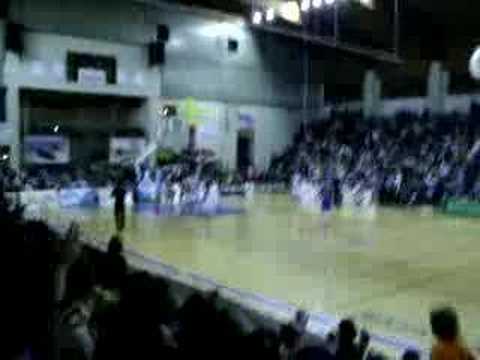 Atac del Gandia Bàsquet amb els "Oles" de l´afició