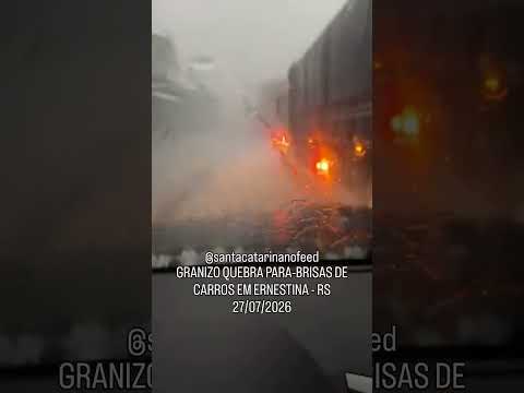 🌨️ Um motorista registrou o momento em que foi surpreendido por uma intensa chuva de granizo en